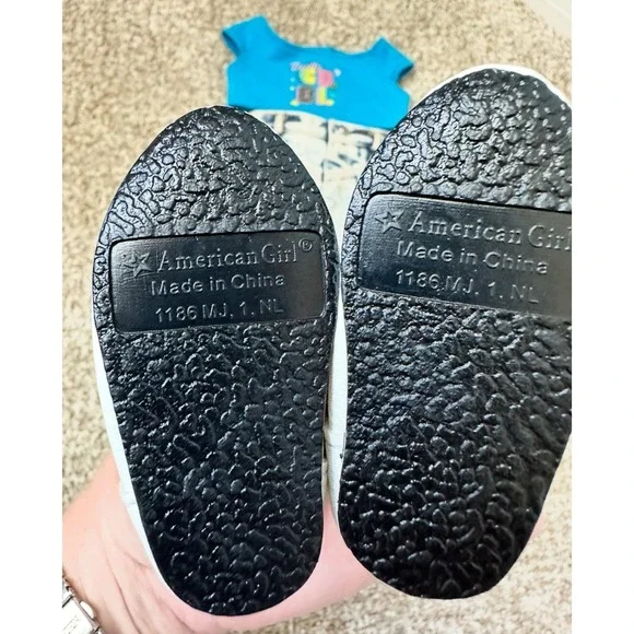 American Girl Doll- Courtney with Blue Top and Denim Skirt - Picture 14 of 16